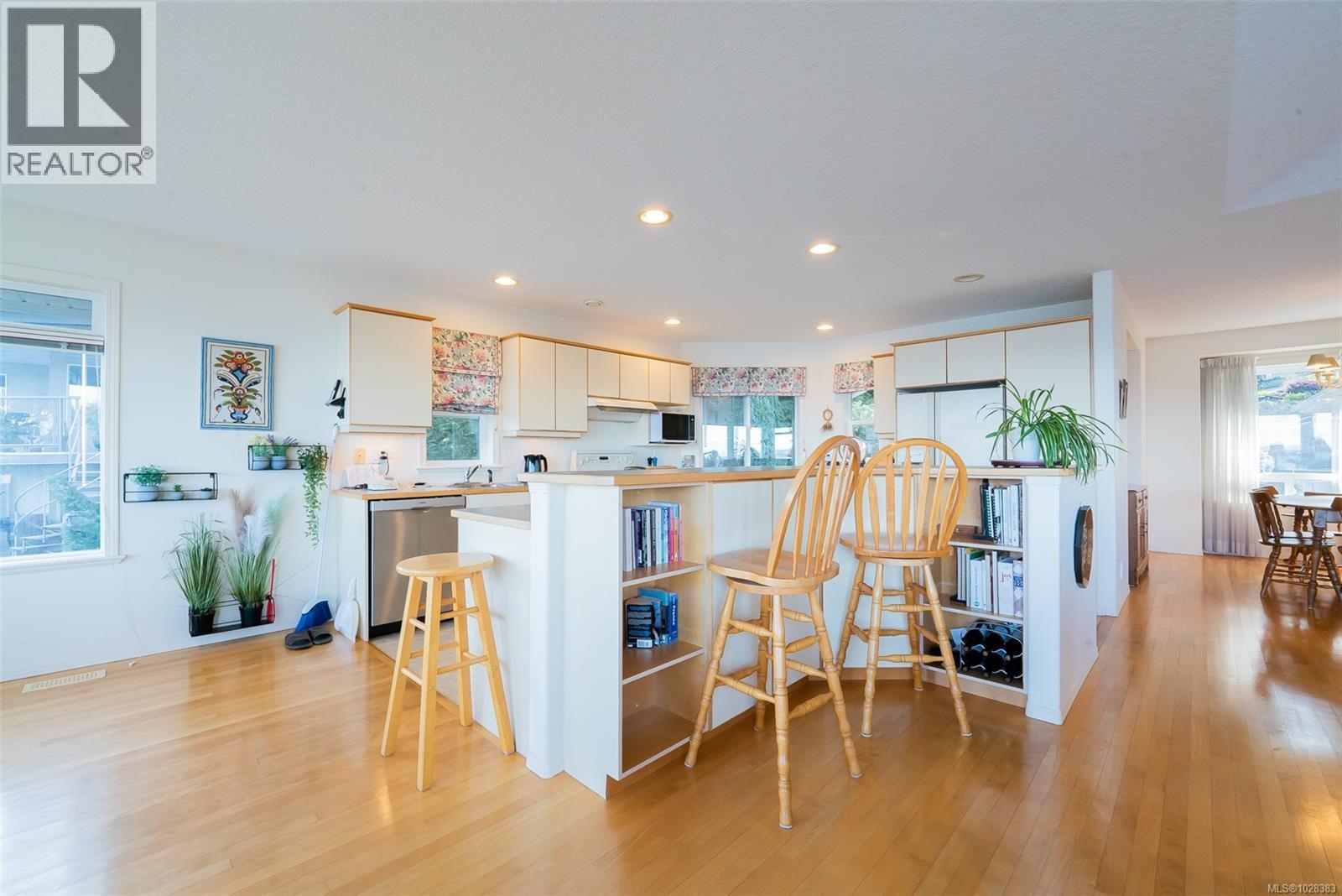 4954 FILLINGER CRES - 7