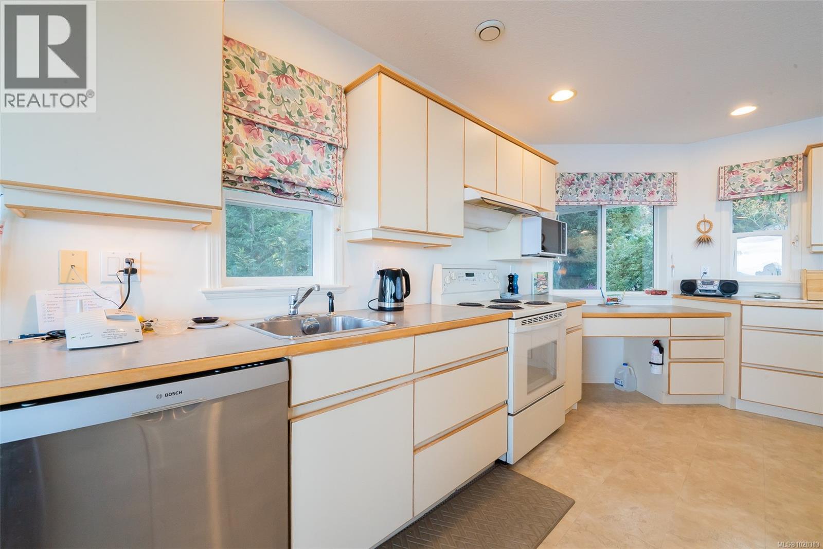 4954 FILLINGER CRES - 8