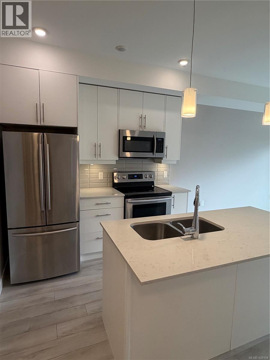 106 1020 Inverness Road, Saanich