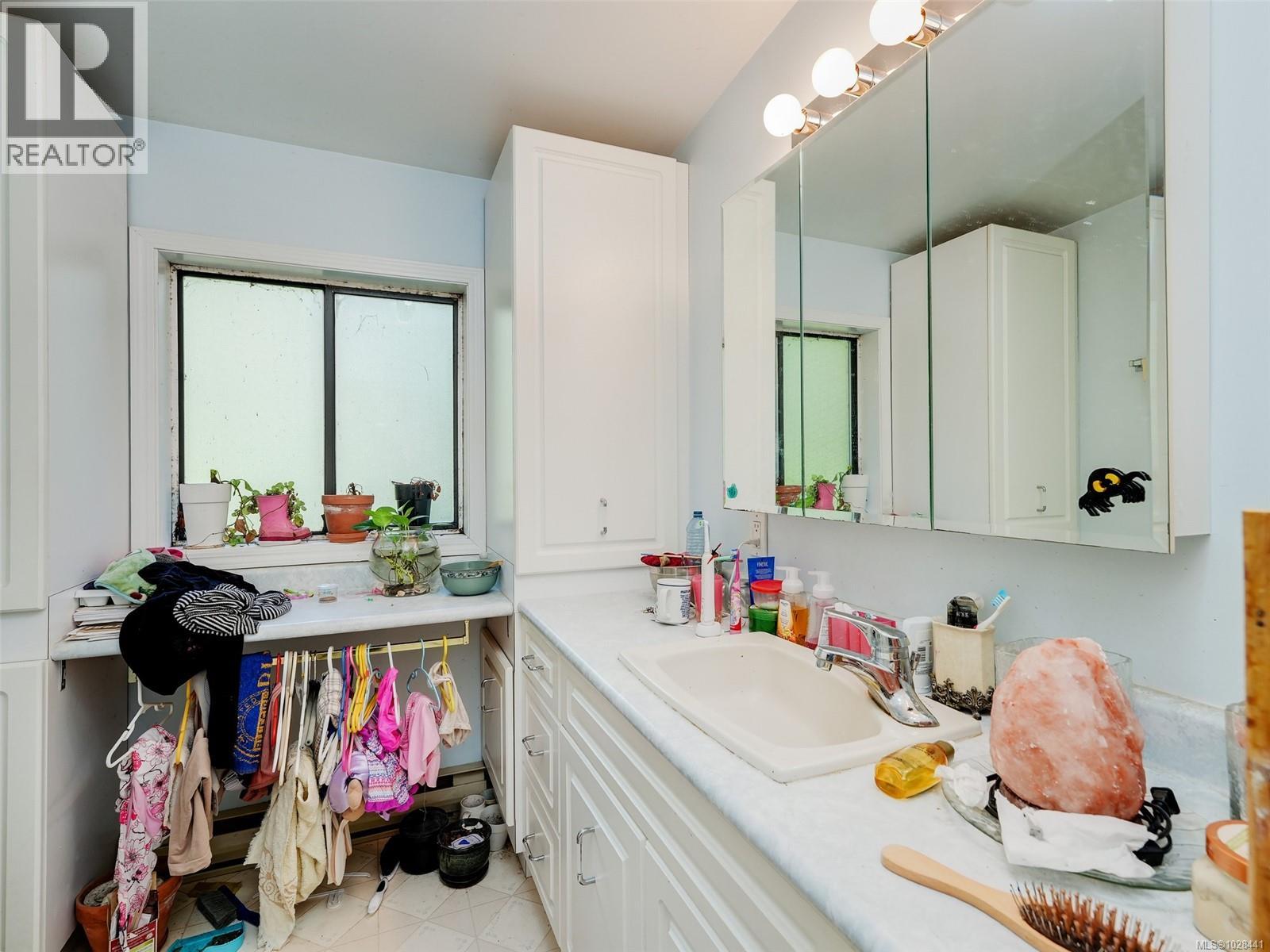 2042 GLENIDLE RD - 16