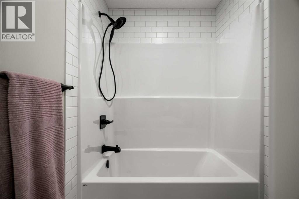 Single Family House for Sale in  Silver Spruce Grove SW Silverado Calgary 