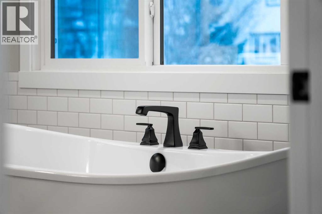 Single Family House for Sale in  Silver Spruce Grove SW Silverado Calgary 