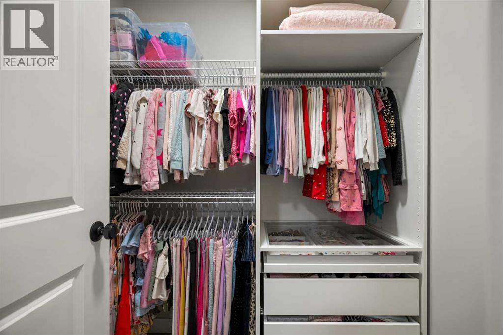 Single Family House for Sale in  Silver Spruce Grove SW Silverado Calgary 