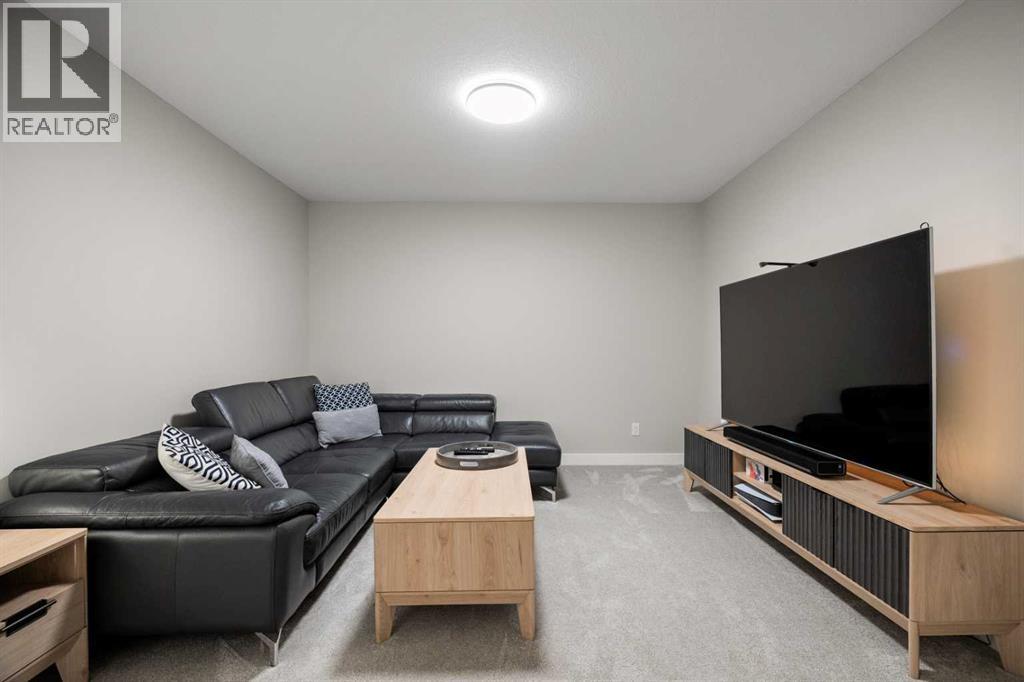 Single Family House for Sale in  Silver Spruce Grove SW Silverado Calgary 