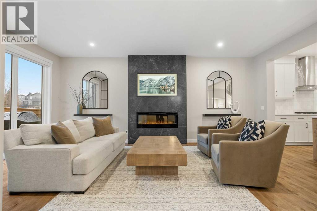 135 Silver Spruce Grove SW, Calgary, Alberta