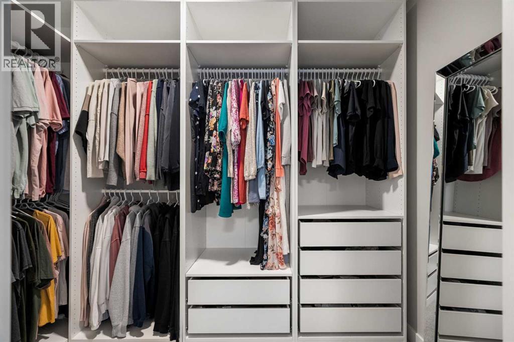 Single Family House for Sale in  Silver Spruce Grove SW Silverado Calgary 