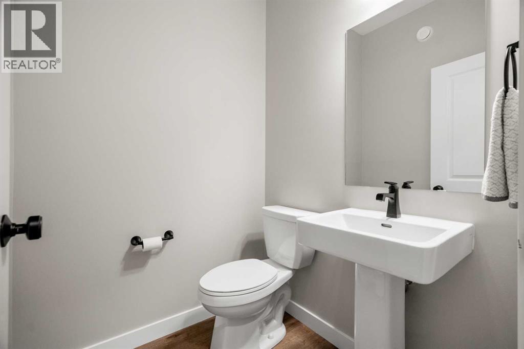 Single Family House for Sale in  Silver Spruce Grove SW Silverado Calgary 