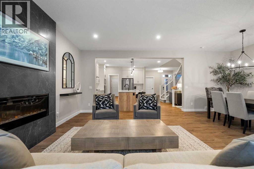 Single Family House for Sale in  Silver Spruce Grove SW Silverado Calgary 