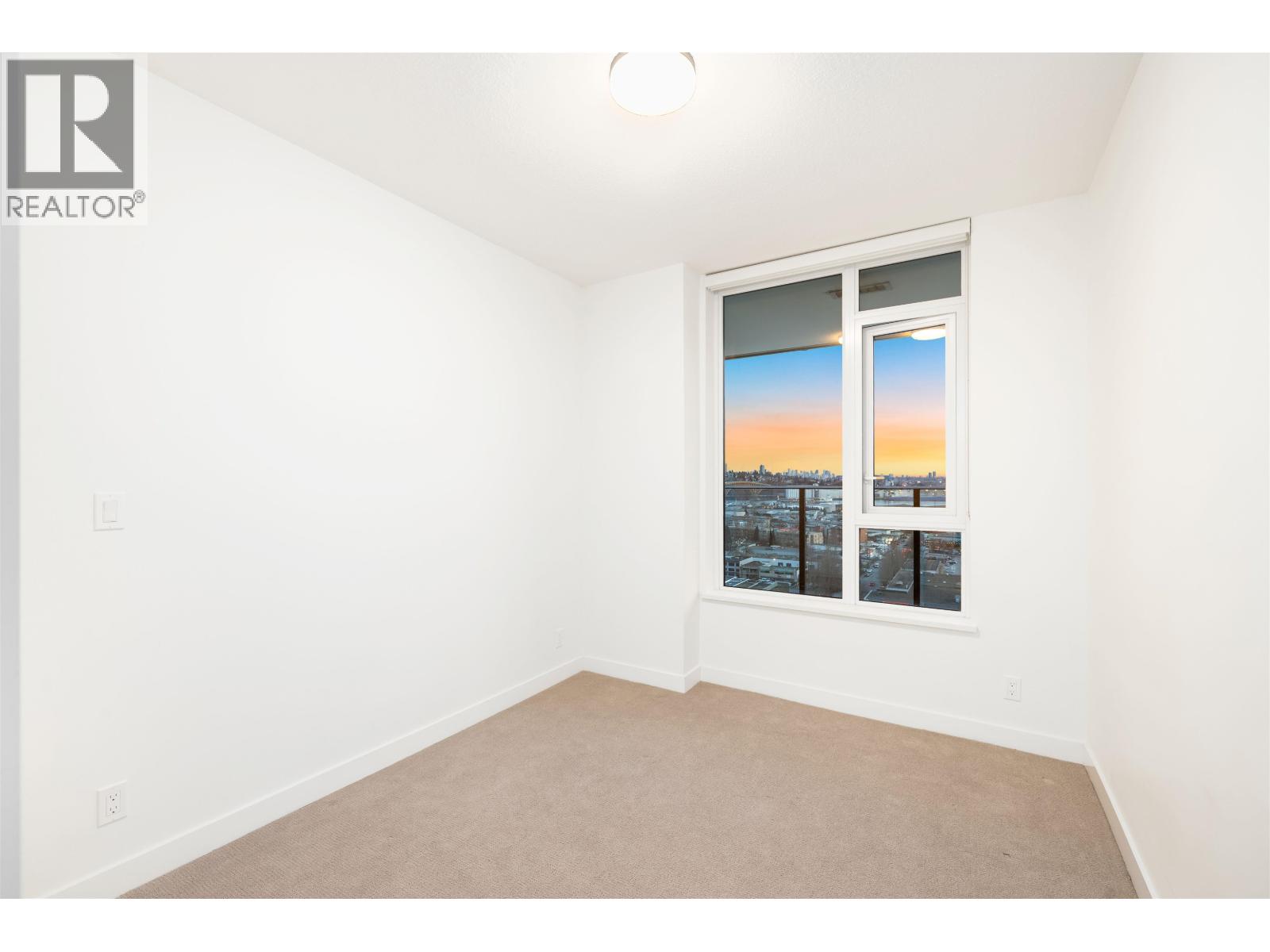 1705 1401 HUNTER STREET, North Vancouver