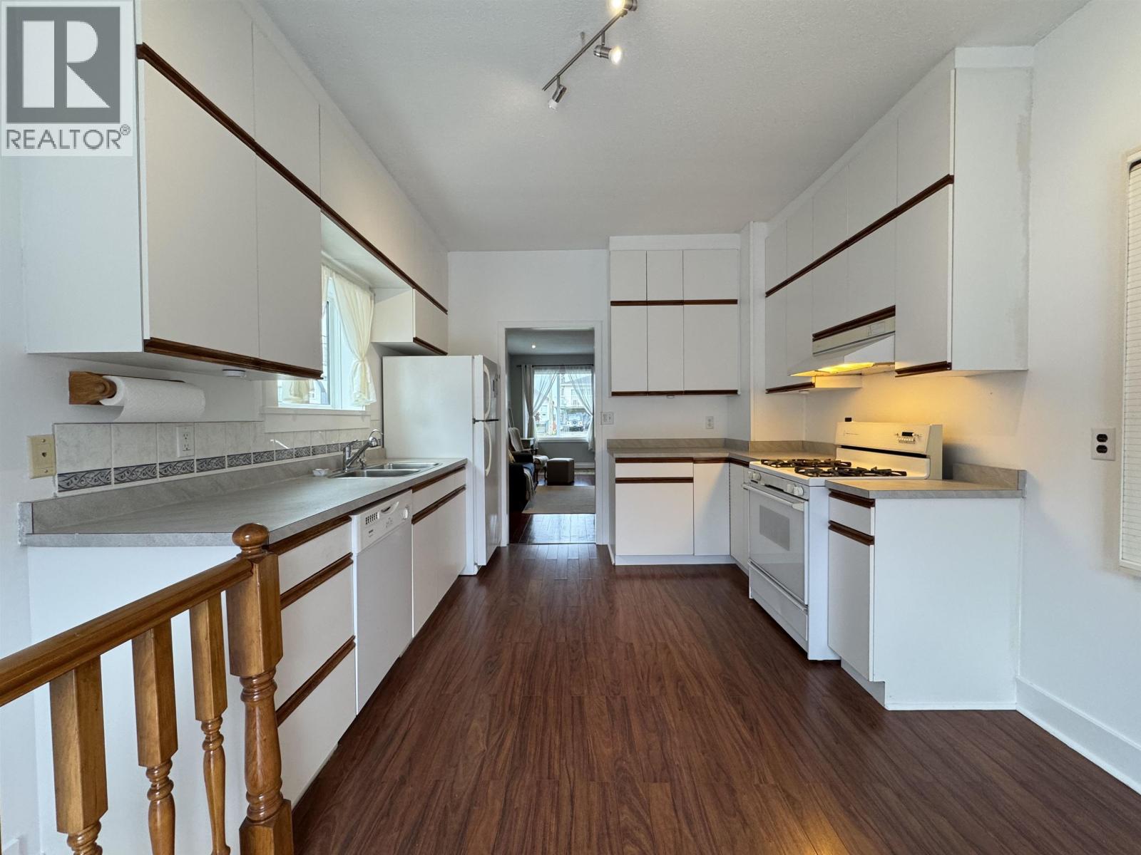 723 W 6TH AVENUE - 8