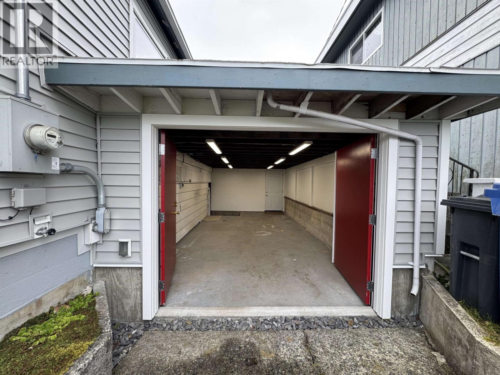 723 W 6TH AVENUE - 32