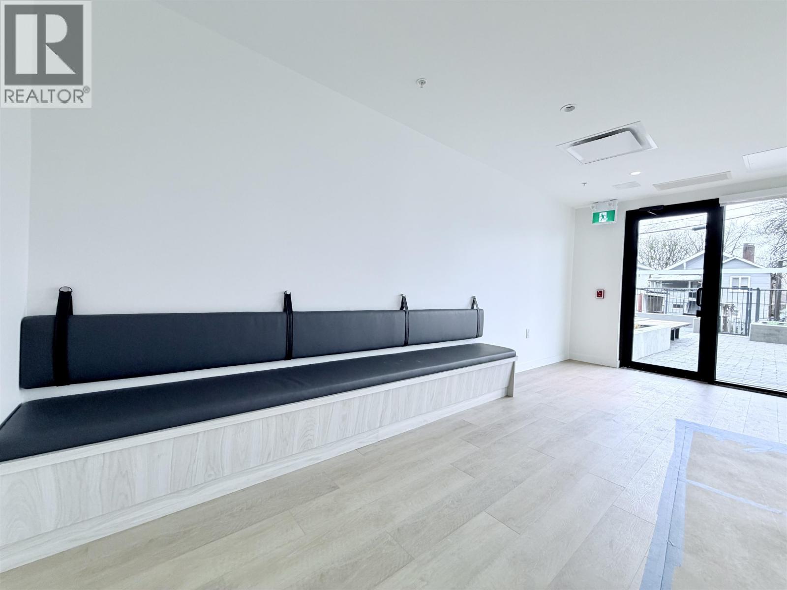 105 2268 BROADWAY Street - photo 2