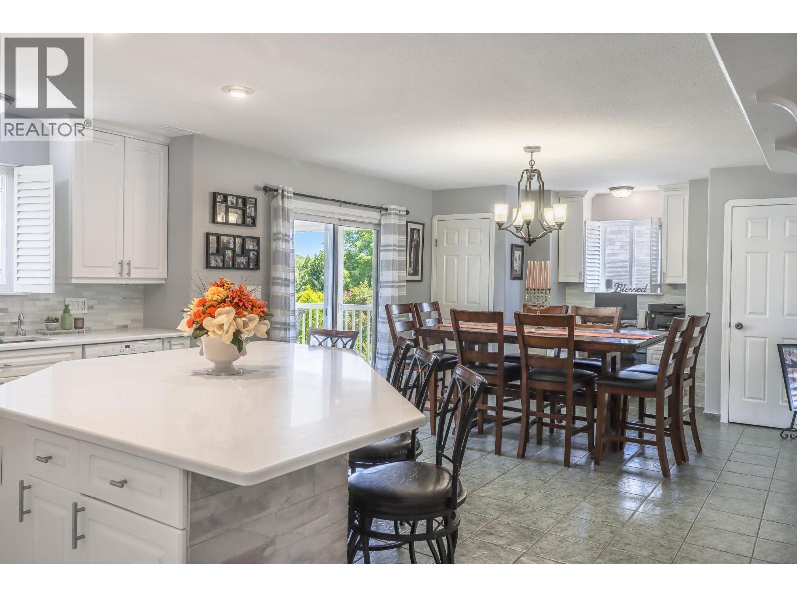 1715 15TH AVENUE S - 17