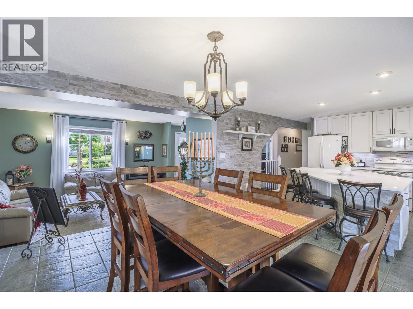 1715 15TH AVENUE S - 12