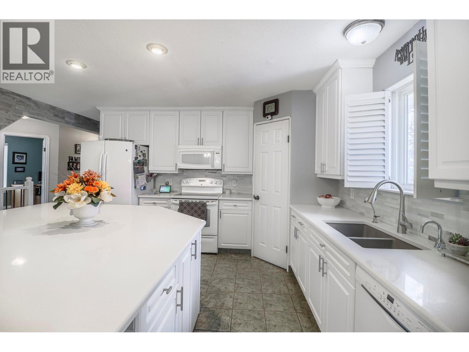 1715 15TH AVENUE S - 19