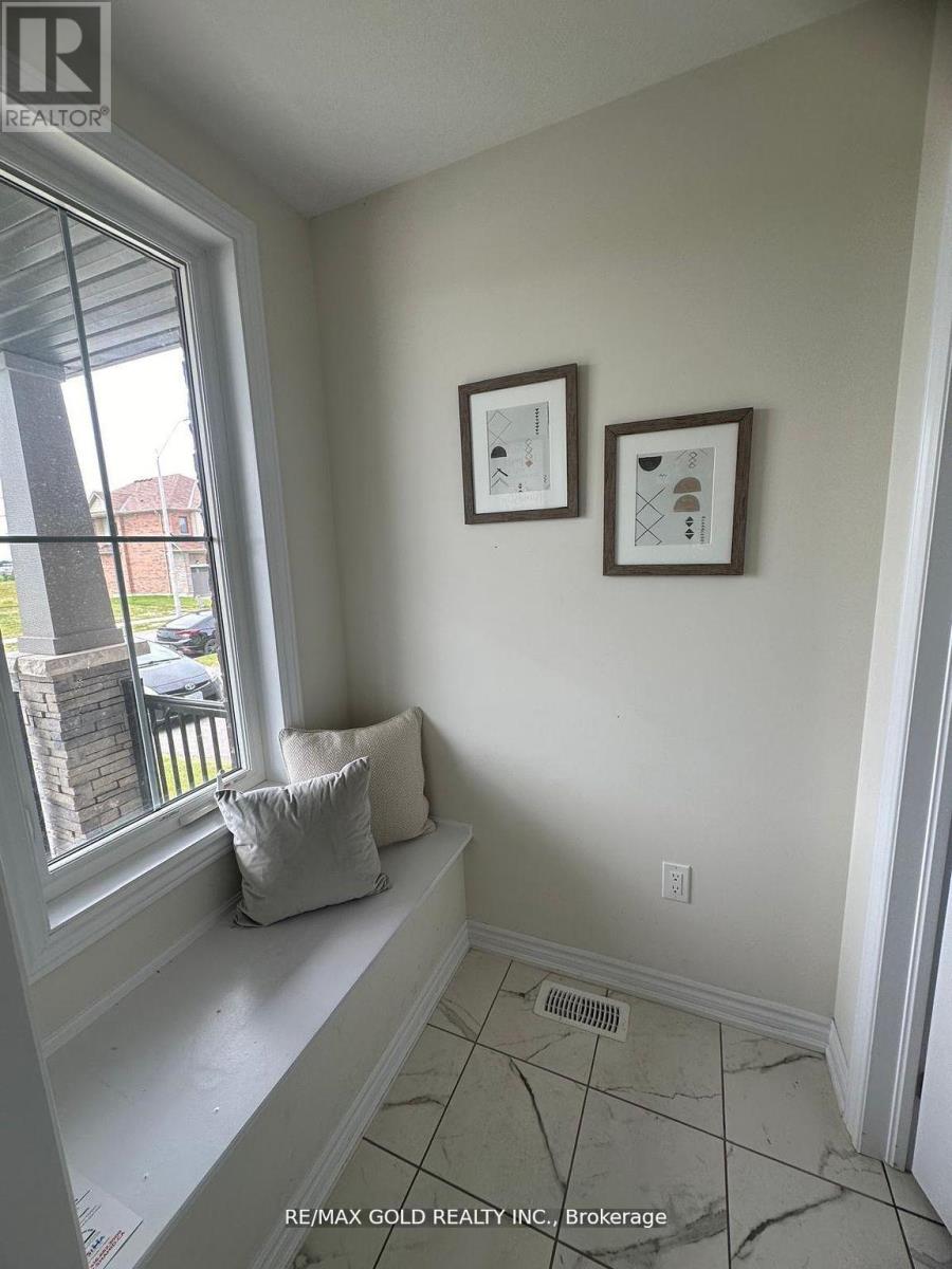 121 EXPLORER WAY - 4