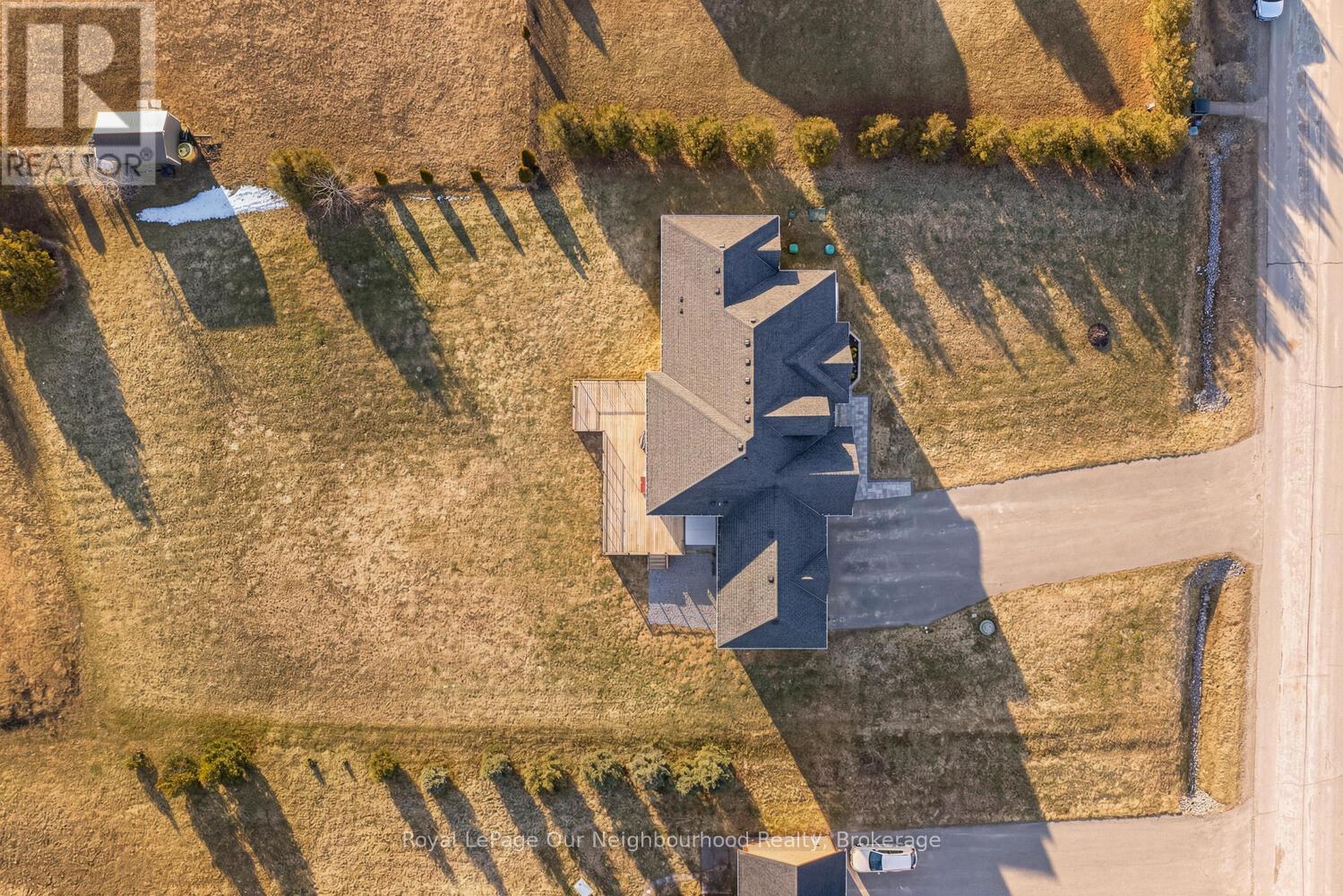47 SONGBIRD CRESCENT - 12