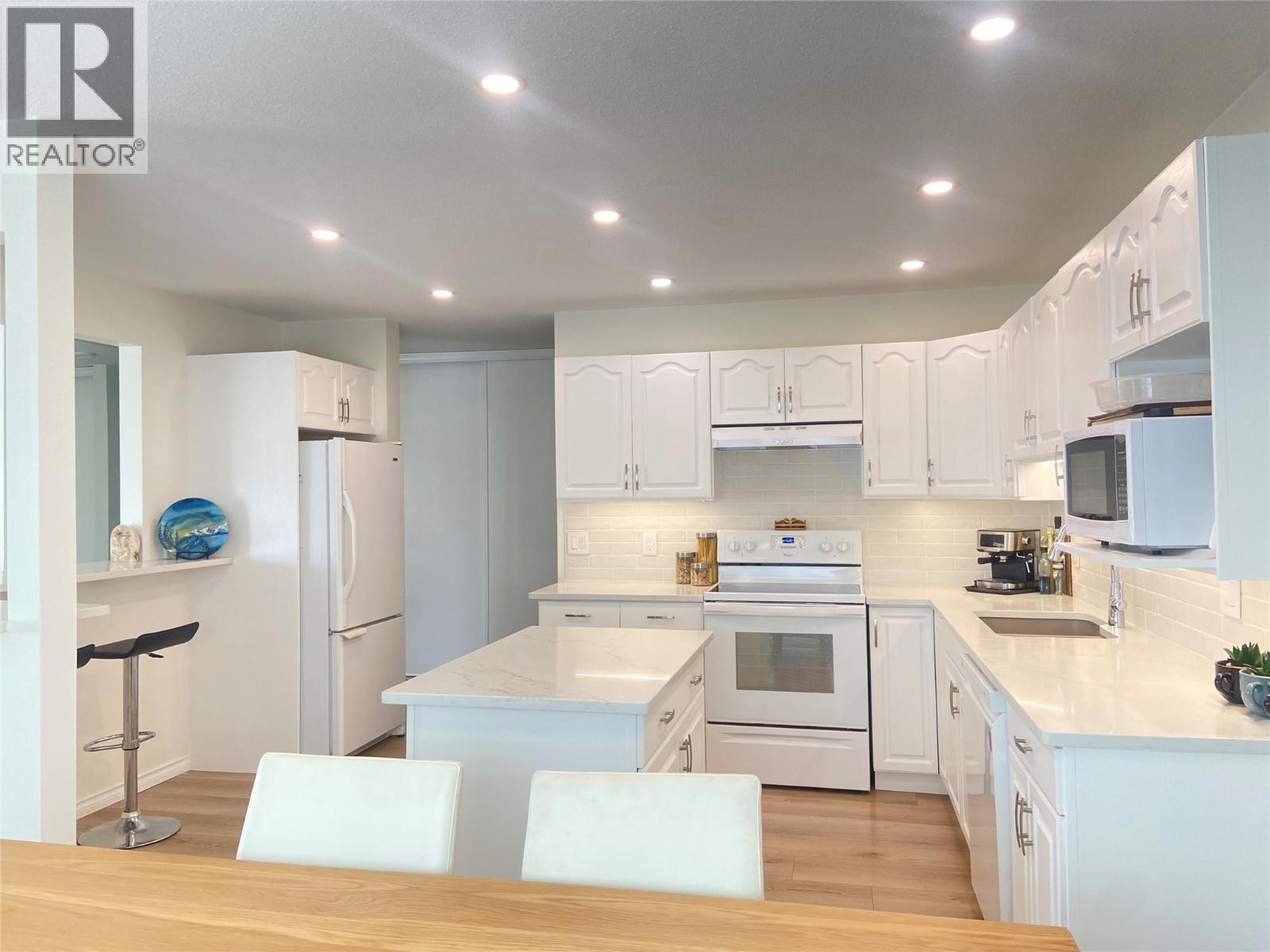 211 1249 Pacific Avenue, Kelowna