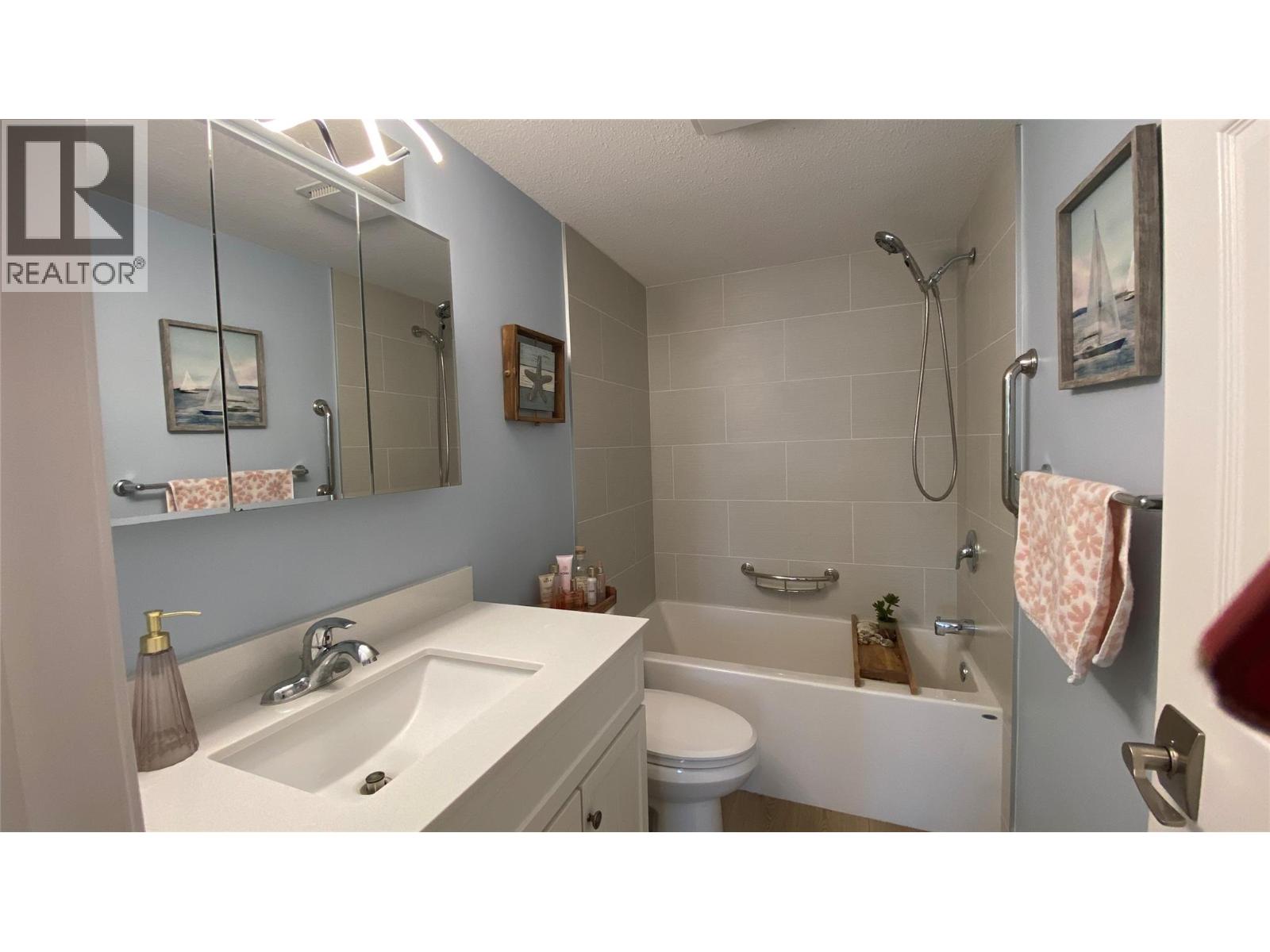 211 1249 Pacific Avenue, Kelowna