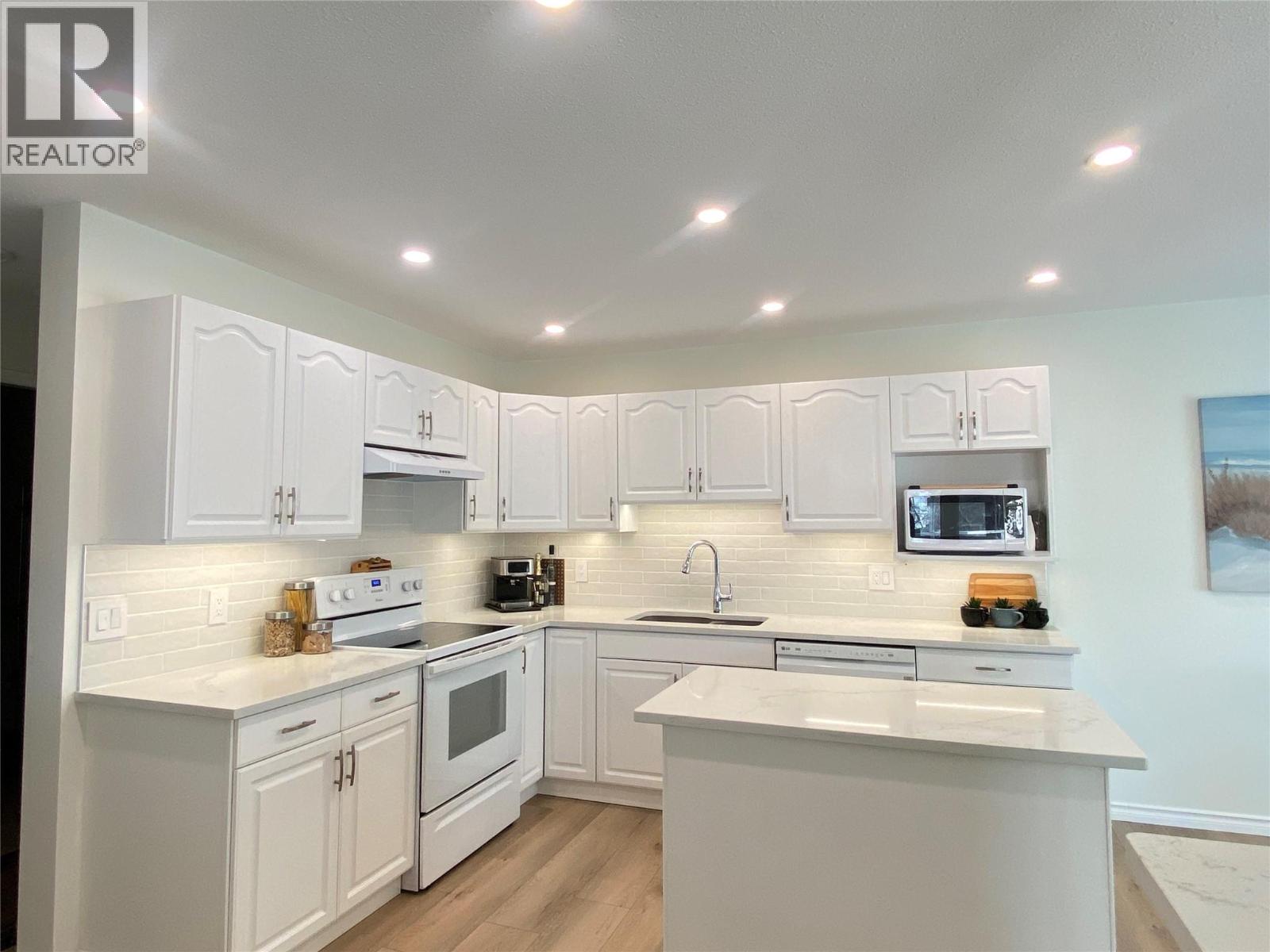 211 1249 Pacific Avenue, Kelowna