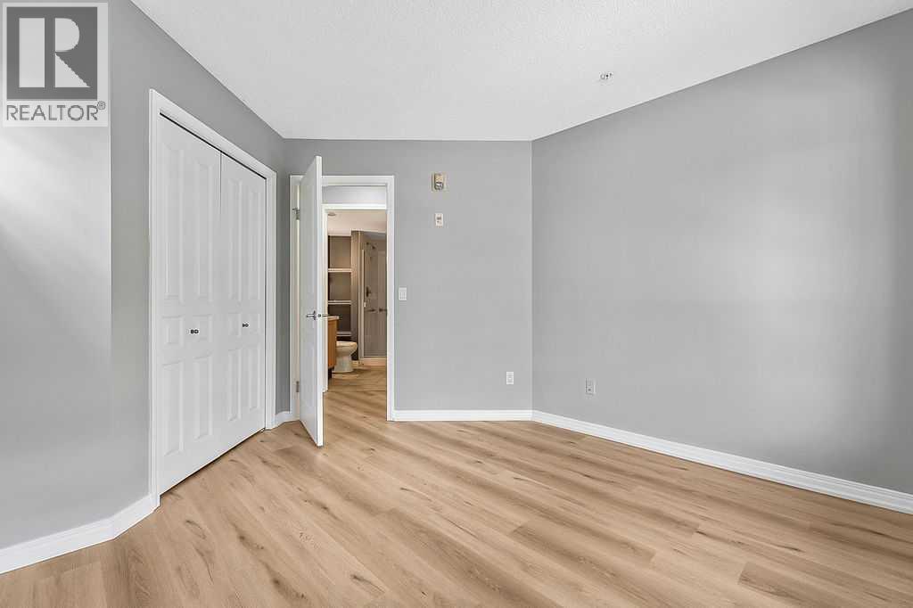 Single Family House for Sale in   Richard Place SW Lincoln Park Calgary 