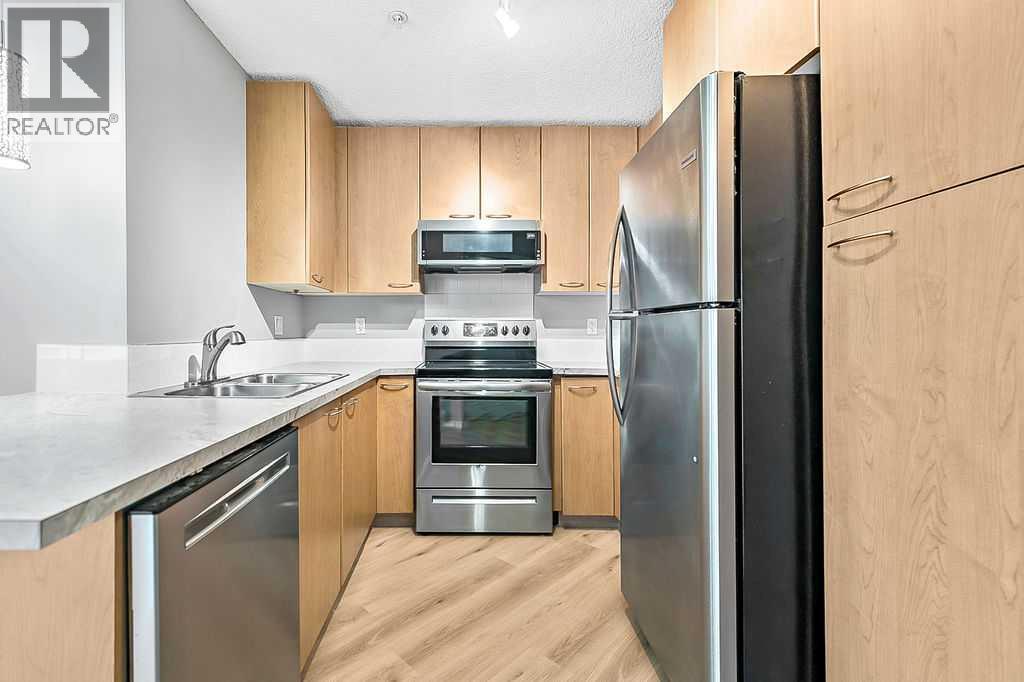 Single Family House for Sale in   Richard Place SW Lincoln Park Calgary 