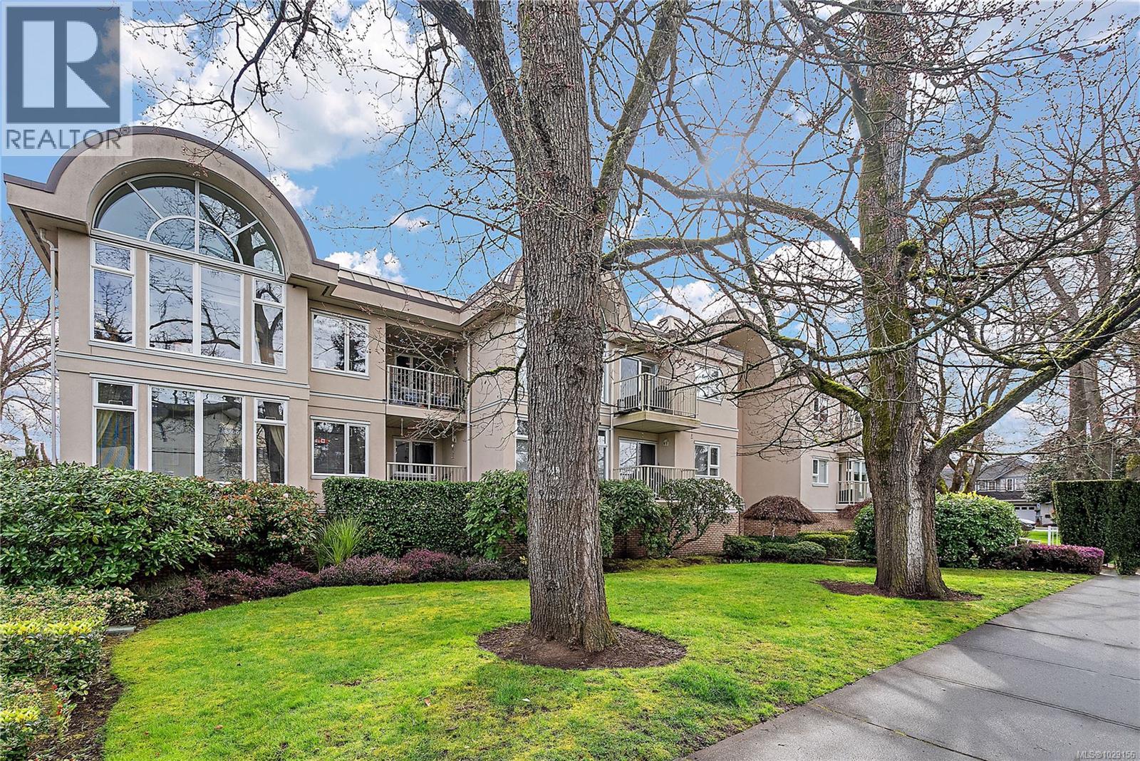 205 9905 Fifth Street, Sidney