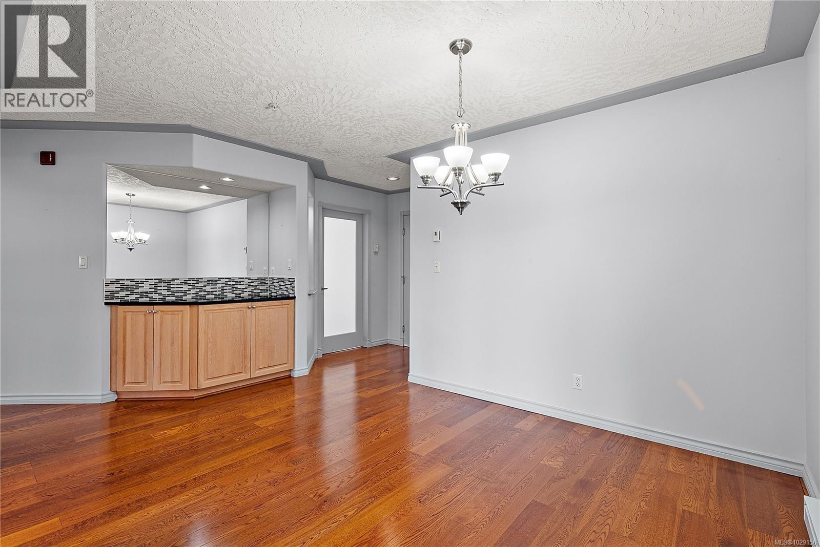 205 9905 Fifth Street, Sidney