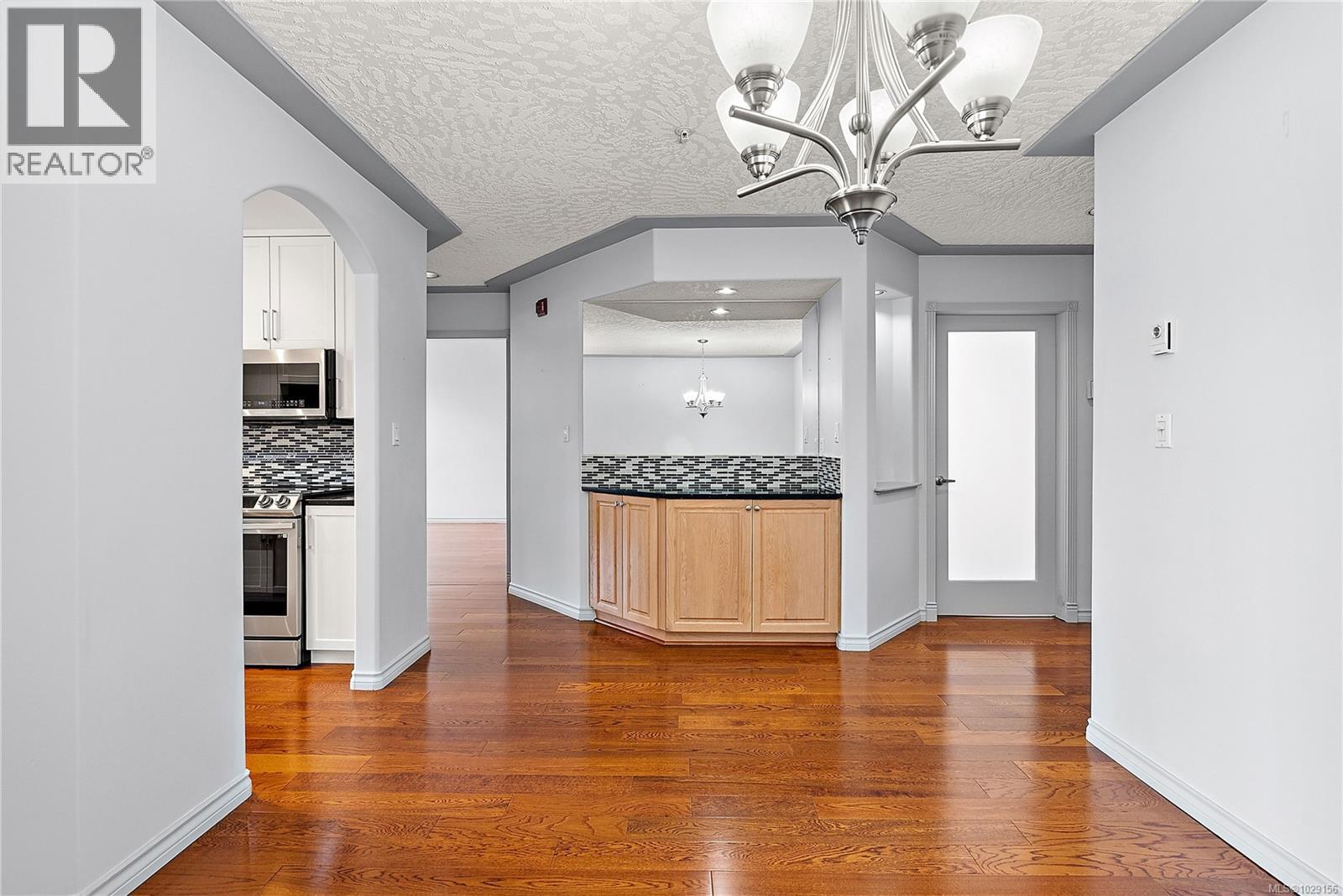 205 9905 Fifth Street, Sidney