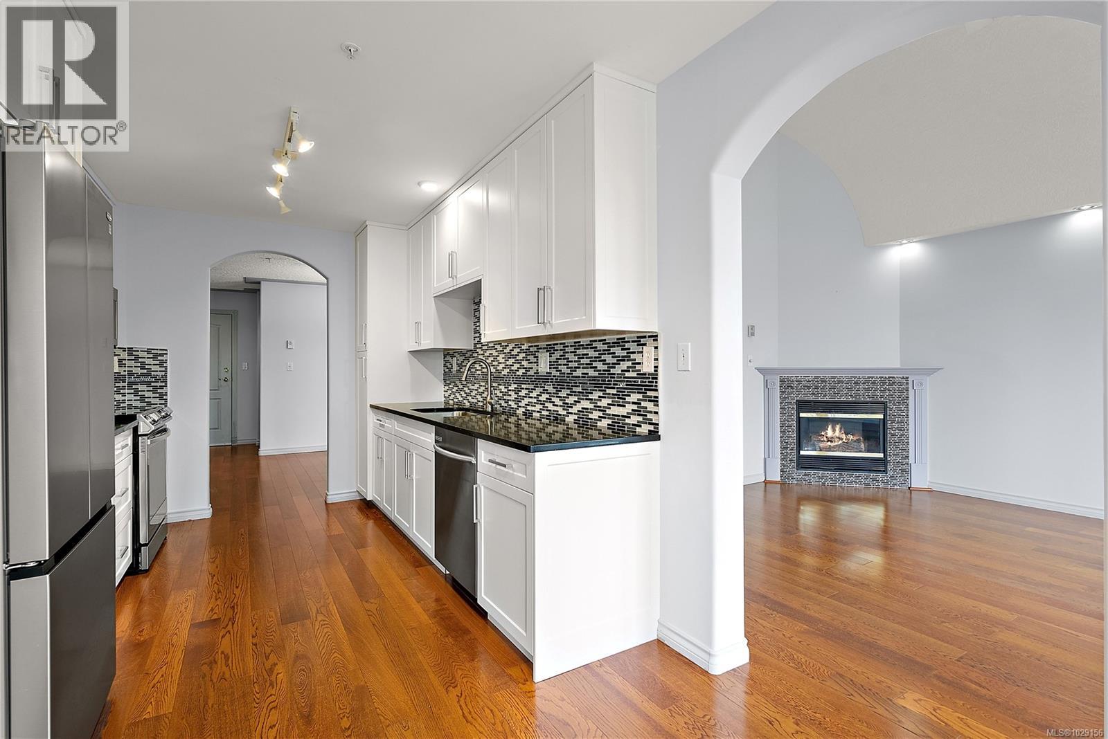 205 9905 Fifth Street, Sidney