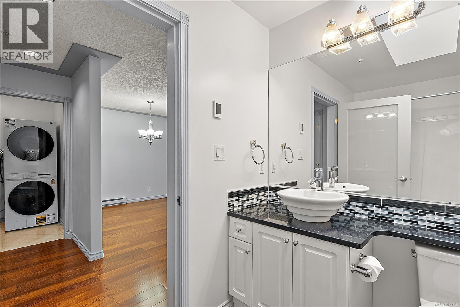 205 9905 Fifth Street, Sidney