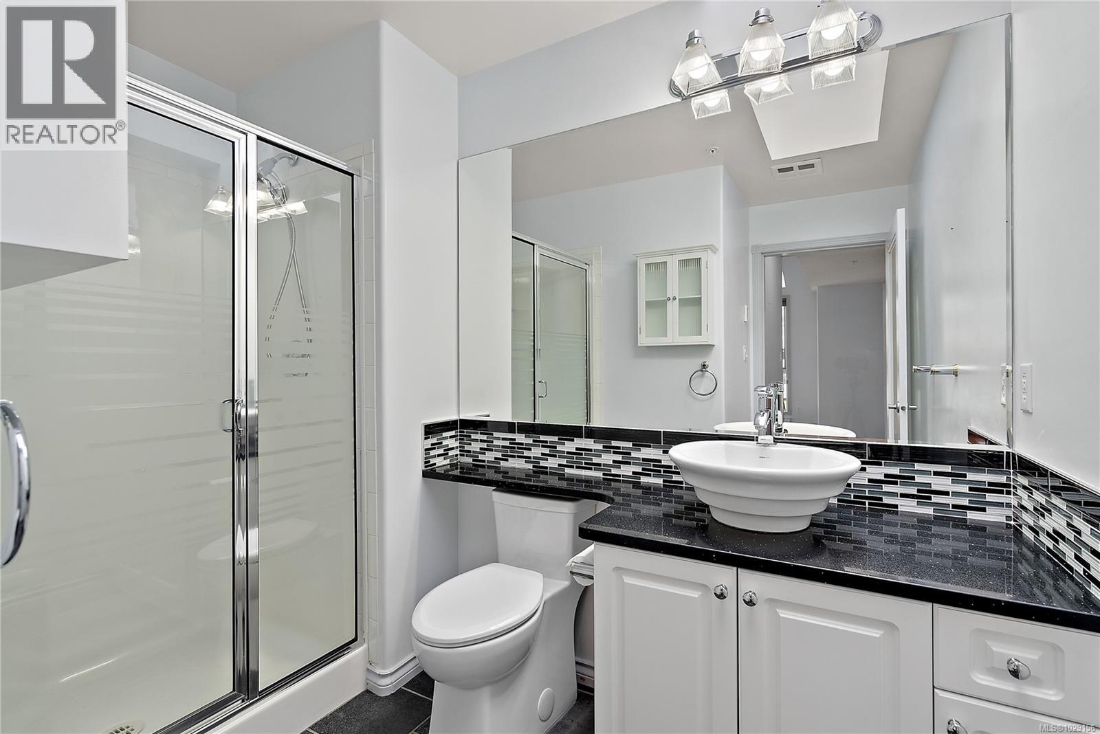 205 9905 Fifth Street, Sidney