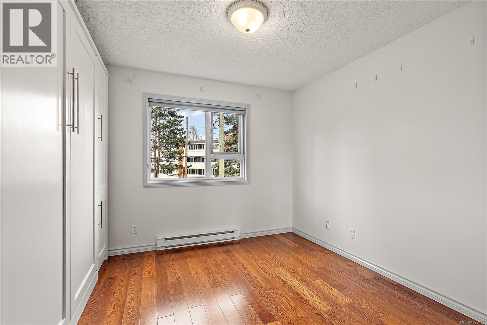 205 9905 Fifth Street, Sidney