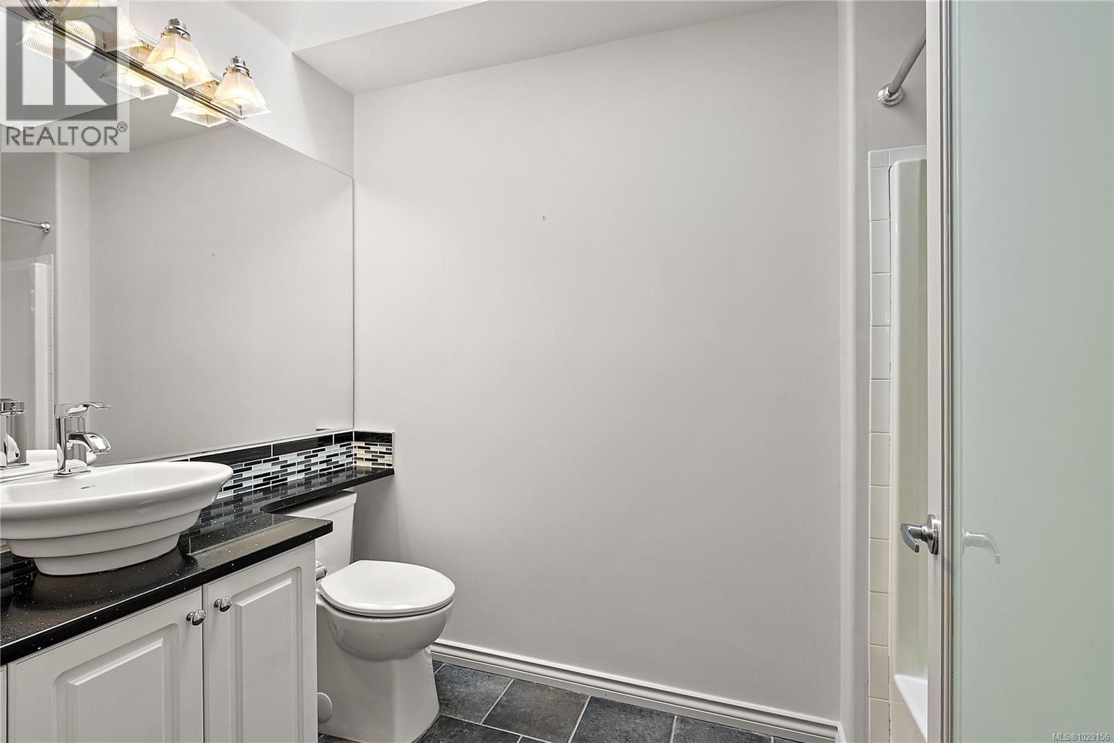 205 9905 Fifth Street, Sidney