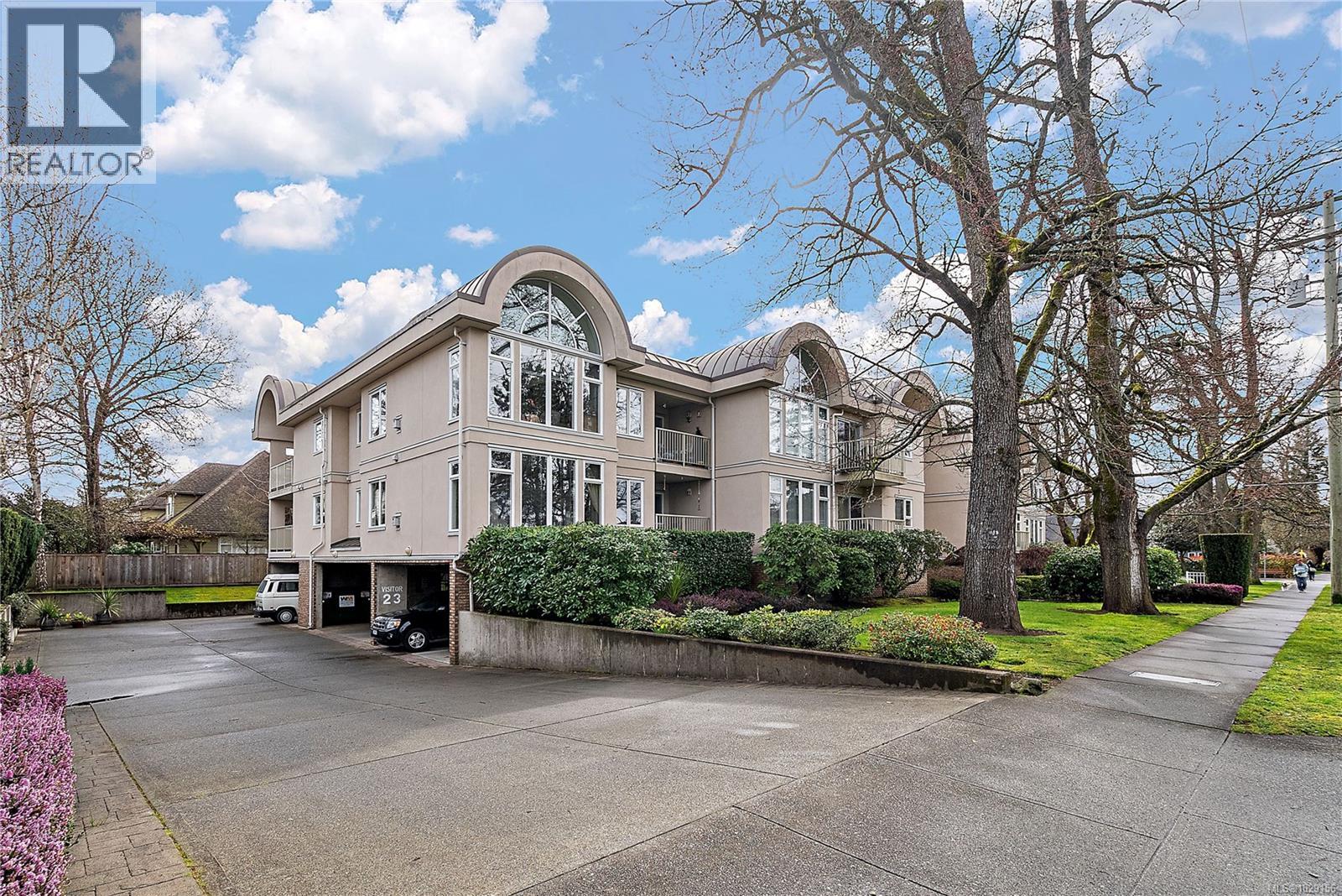 205 9905 Fifth Street, Sidney