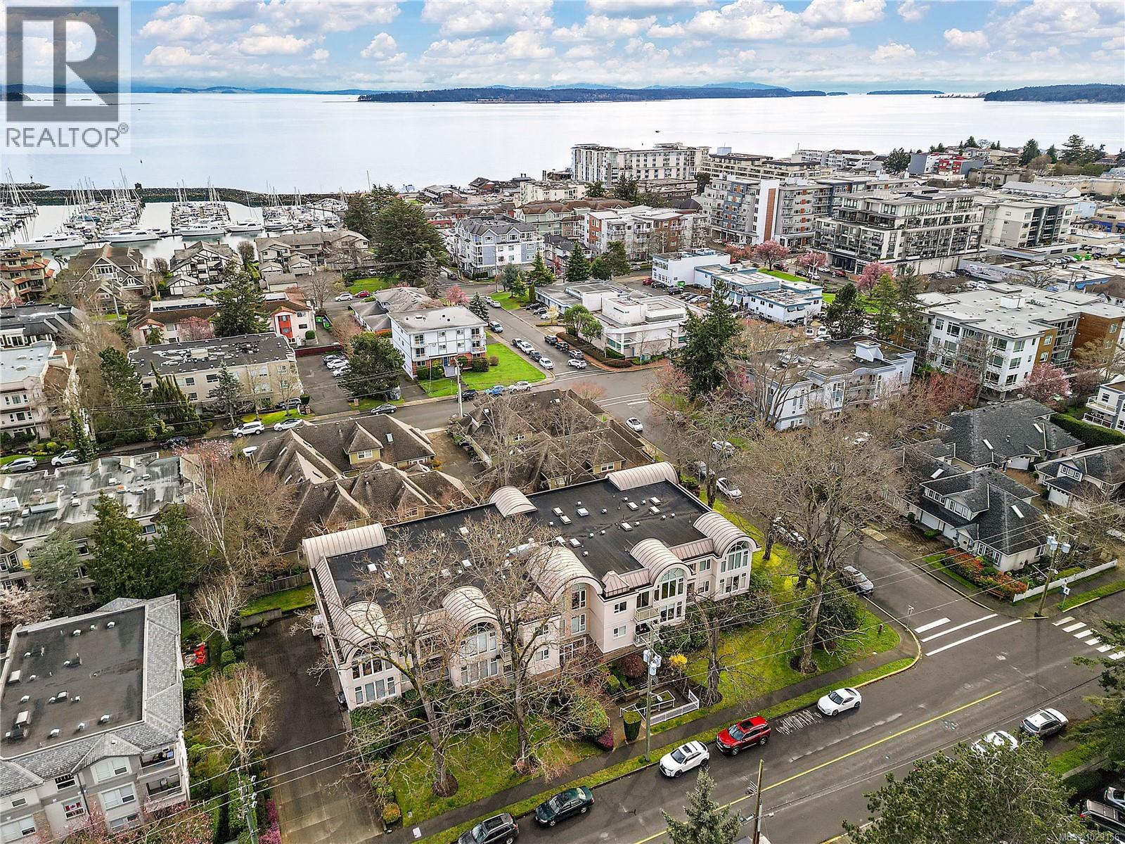 205 9905 Fifth Street, Sidney