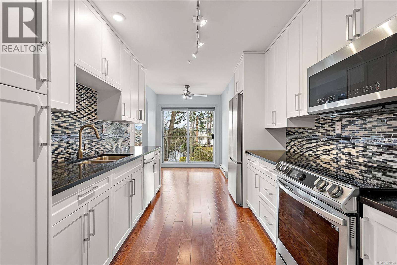 205 9905 Fifth Street, Sidney