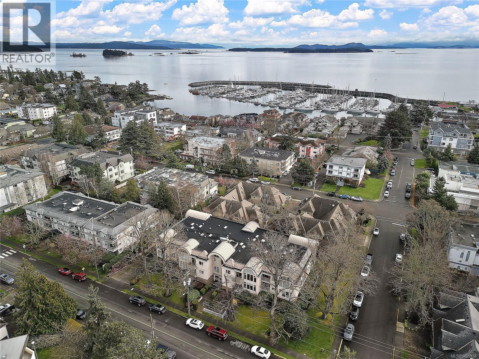 205 9905 Fifth Street, Sidney