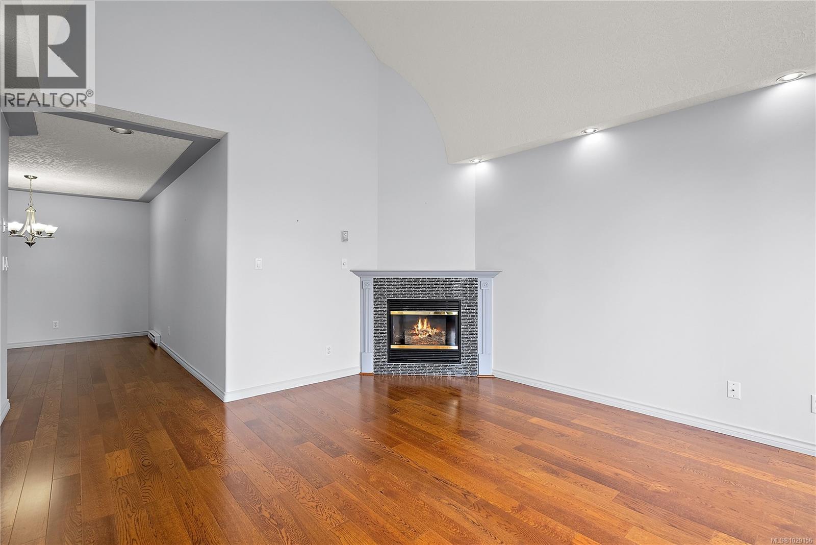 205 9905 Fifth Street, Sidney