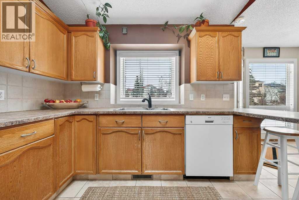 Single Family House for Sale in  Hawkstone Close NW Hawkwood Calgary 