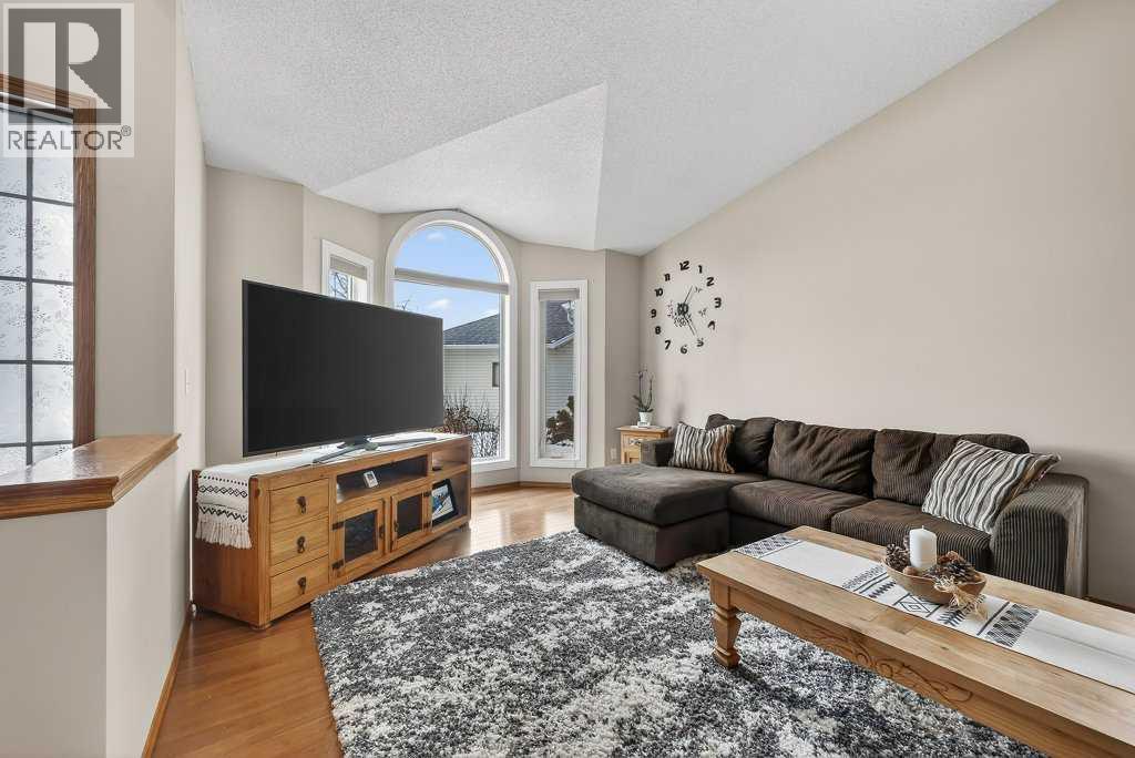 Single Family House for Sale in  Hawkstone Close NW Hawkwood Calgary 