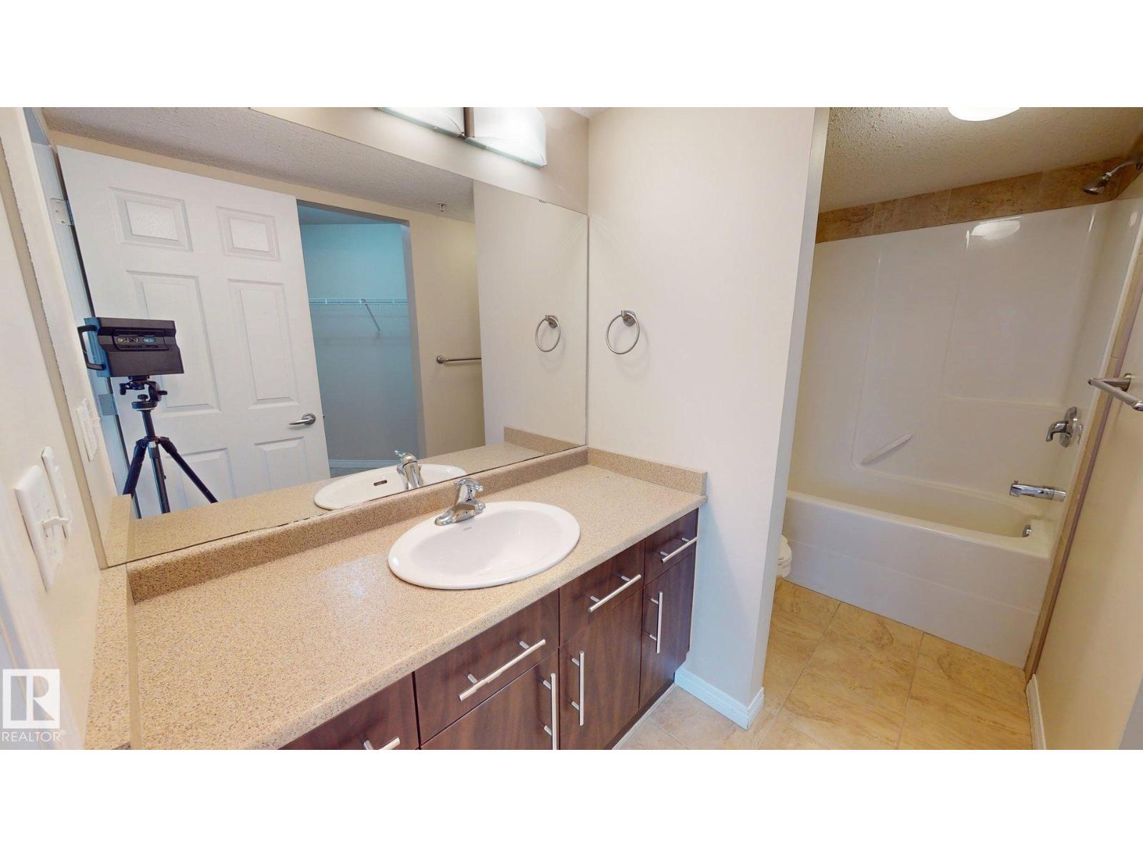 #315 6925 199 ST NW - 15