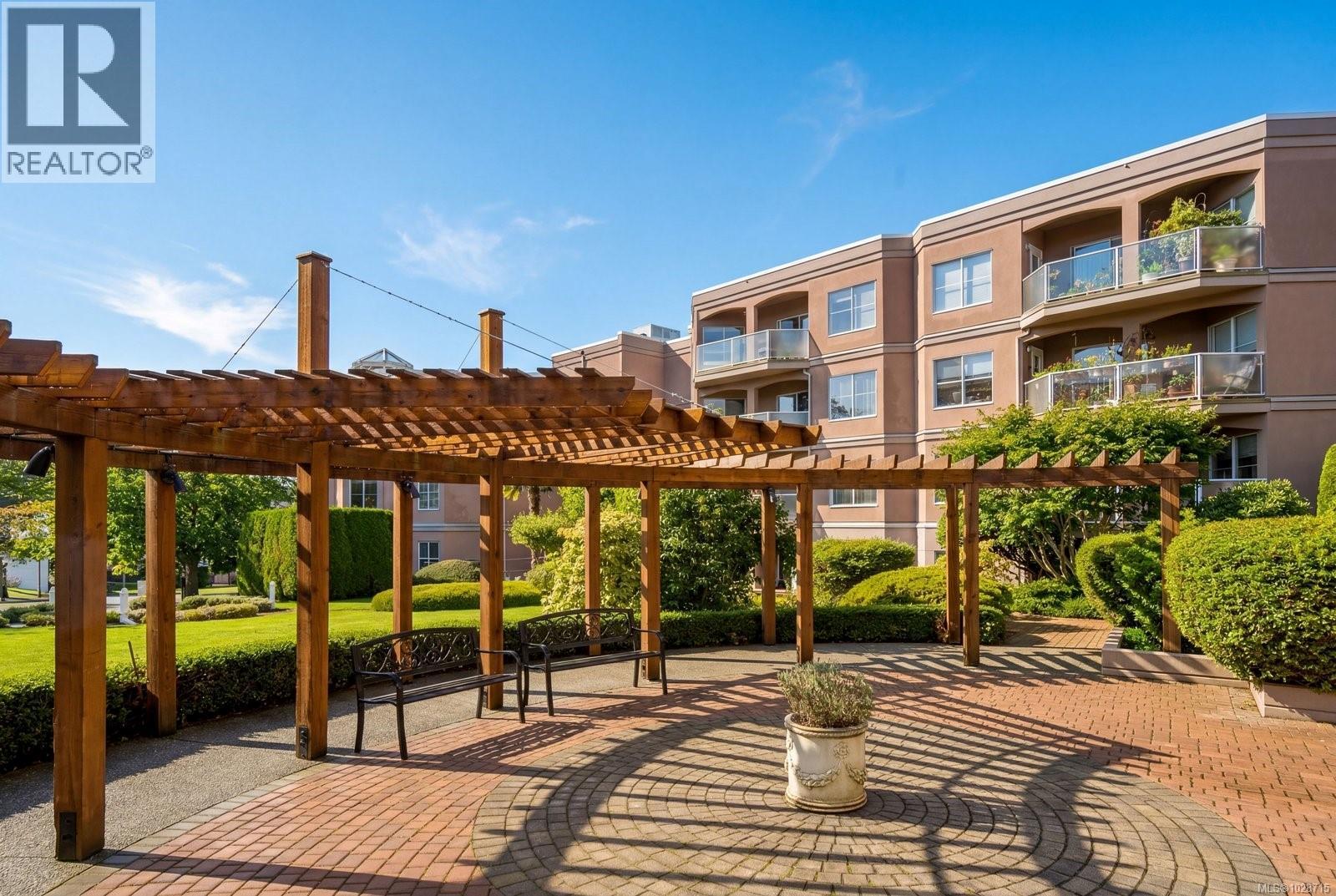 #215 405 QUEBEC ST - Image 2