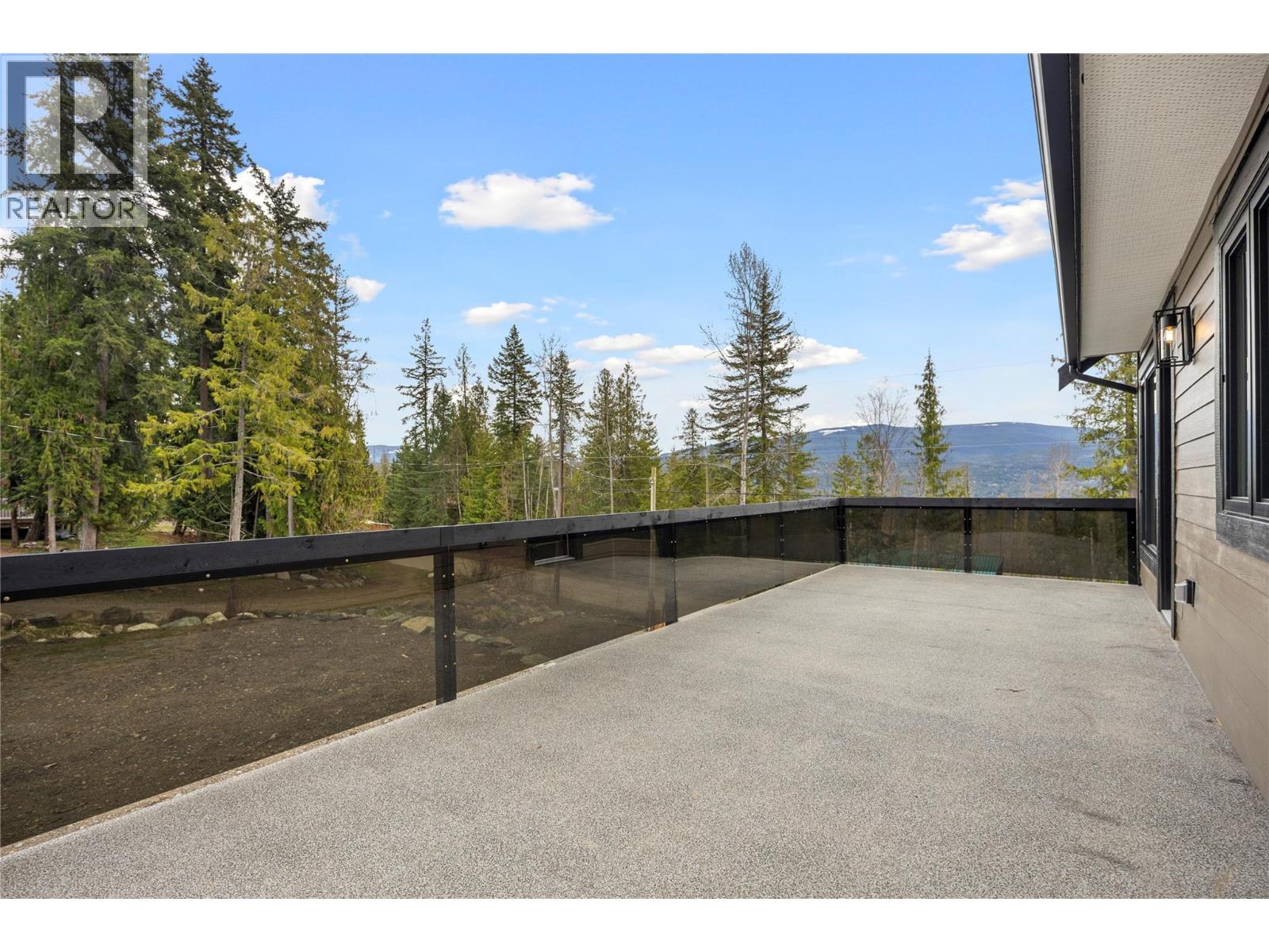 7455 Stampede Trail, Anglemont