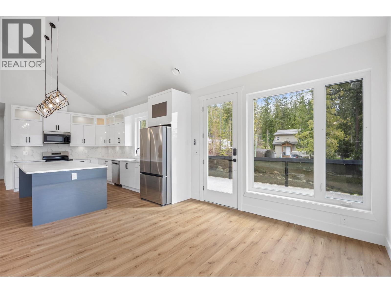 7455 Stampede Trail, Anglemont