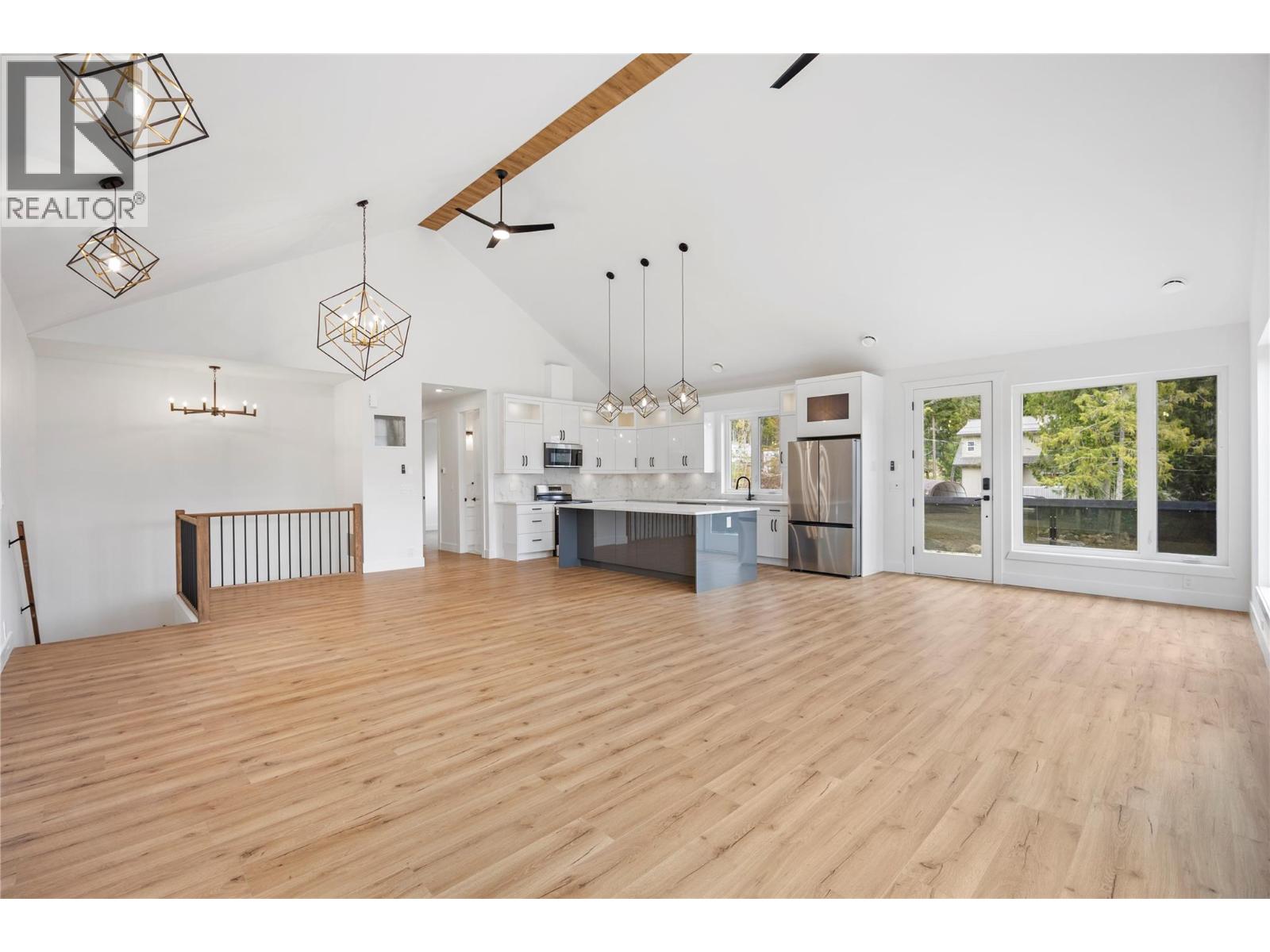 7455 Stampede Trail, Anglemont