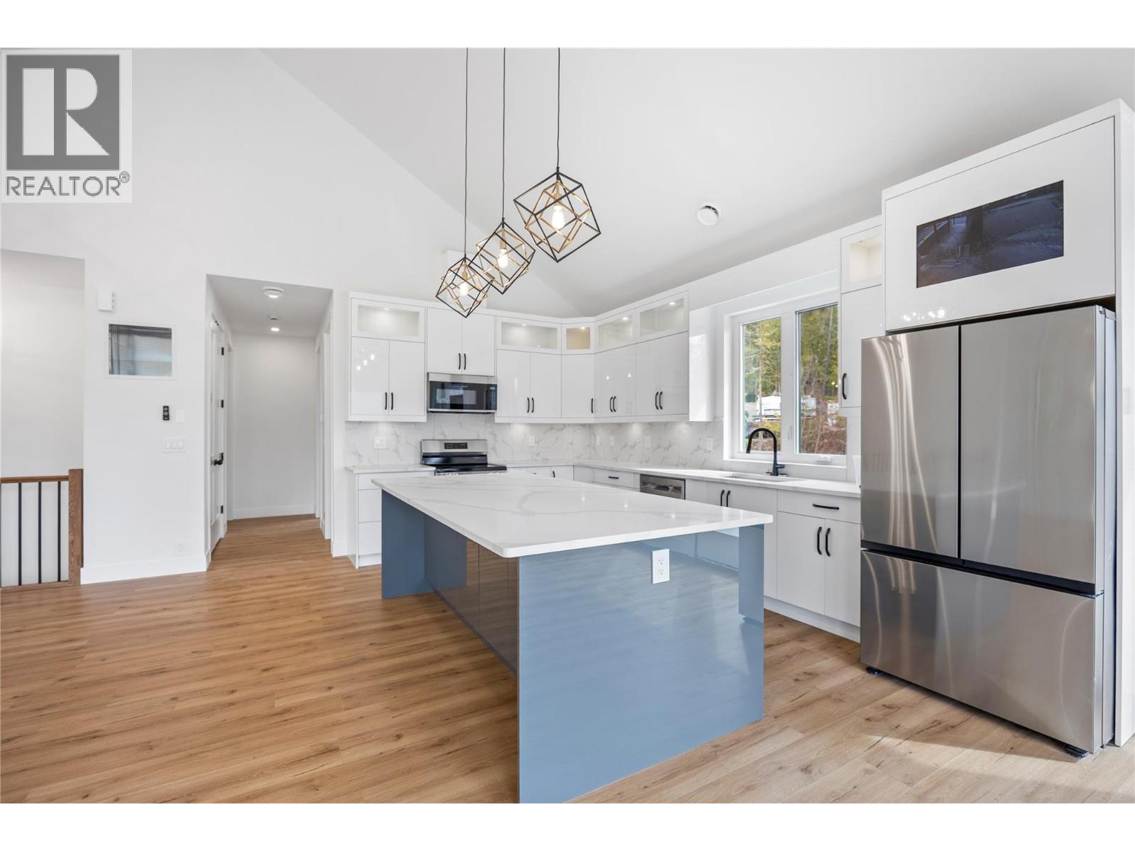 7455 Stampede Trail, Anglemont