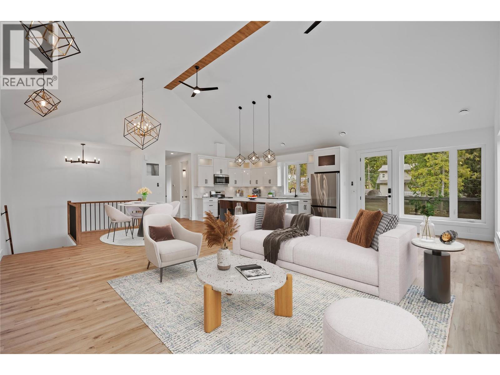 7455 Stampede Trail, Anglemont