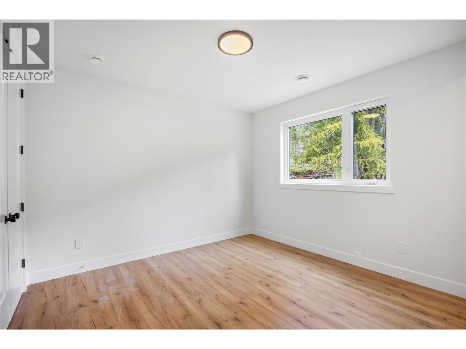 7455 Stampede Trail, Anglemont