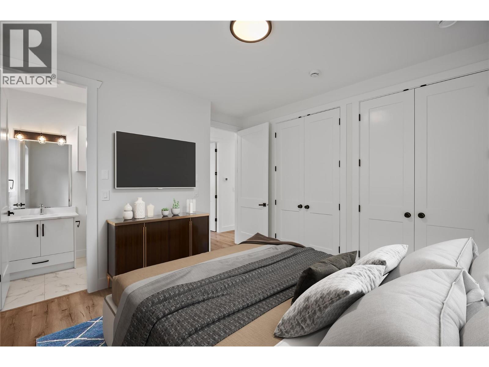 7455 Stampede Trail, Anglemont